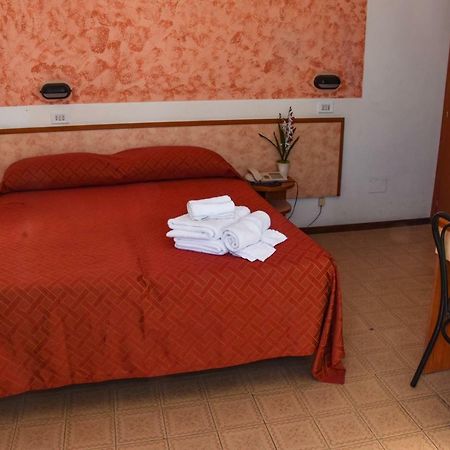 Tyc Hotel Viserbella di Rimini Extérieur photo
