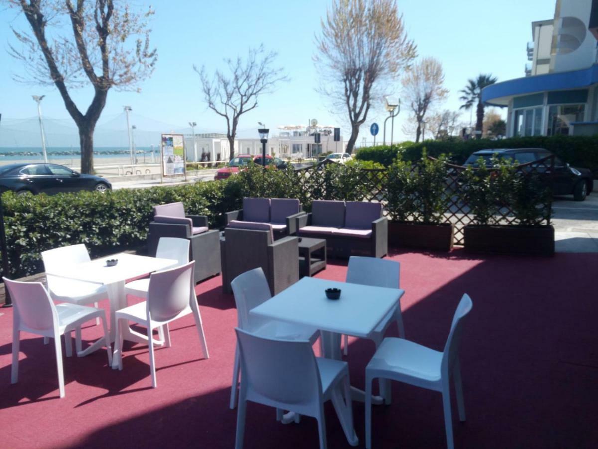 Tyc Hotel Viserbella di Rimini Extérieur photo