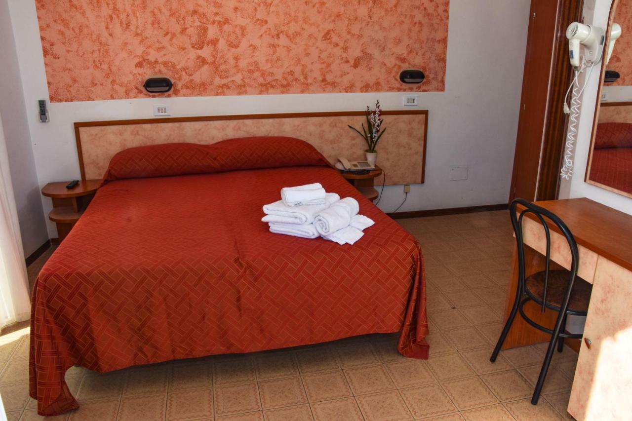 Tyc Hotel Viserbella di Rimini Extérieur photo