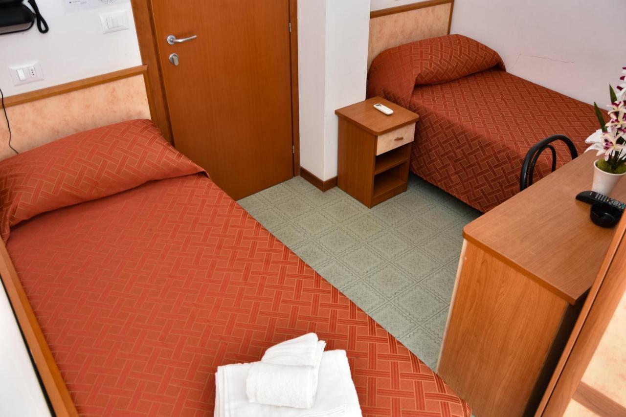 Tyc Hotel Viserbella di Rimini Extérieur photo