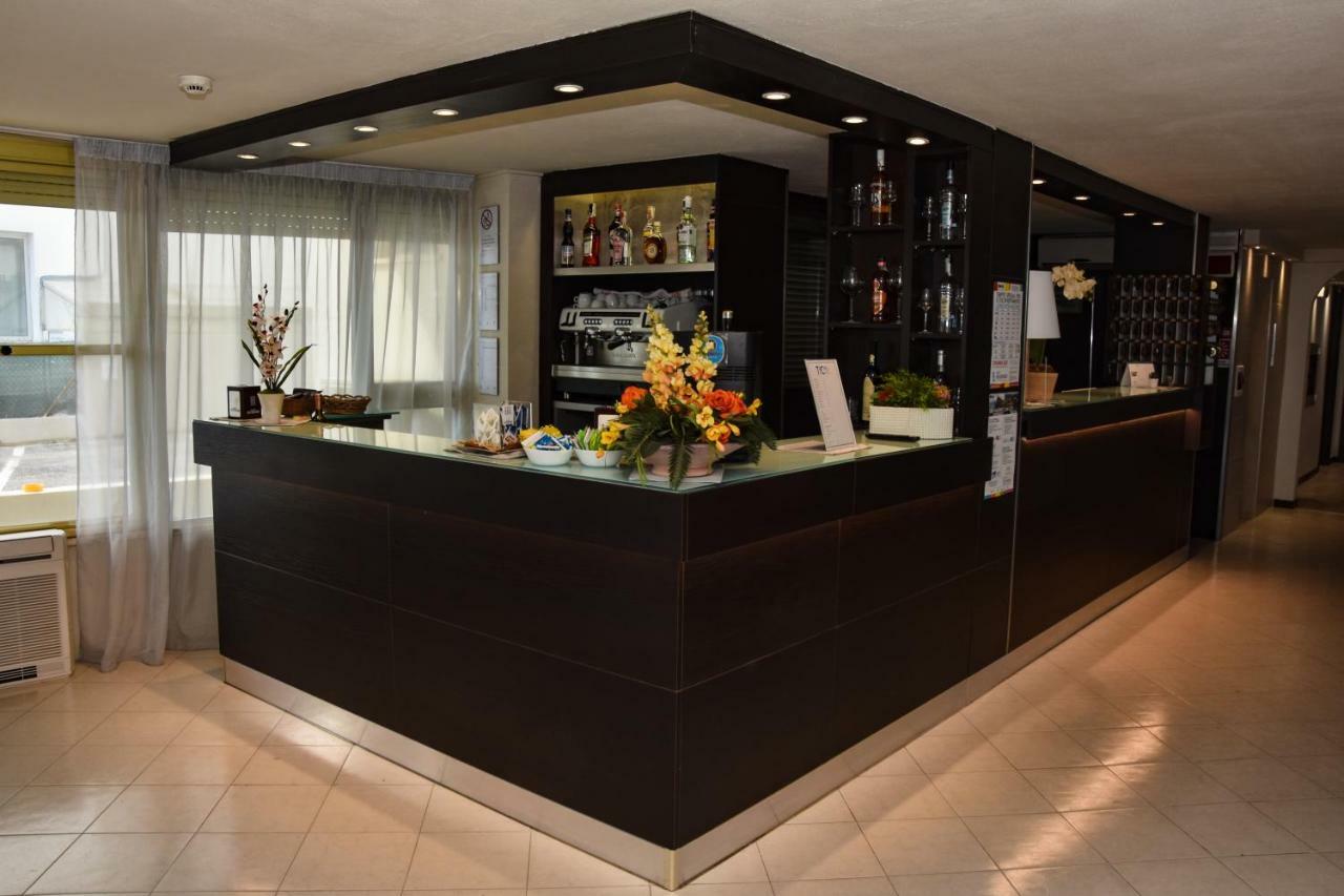 Tyc Hotel Viserbella di Rimini Extérieur photo