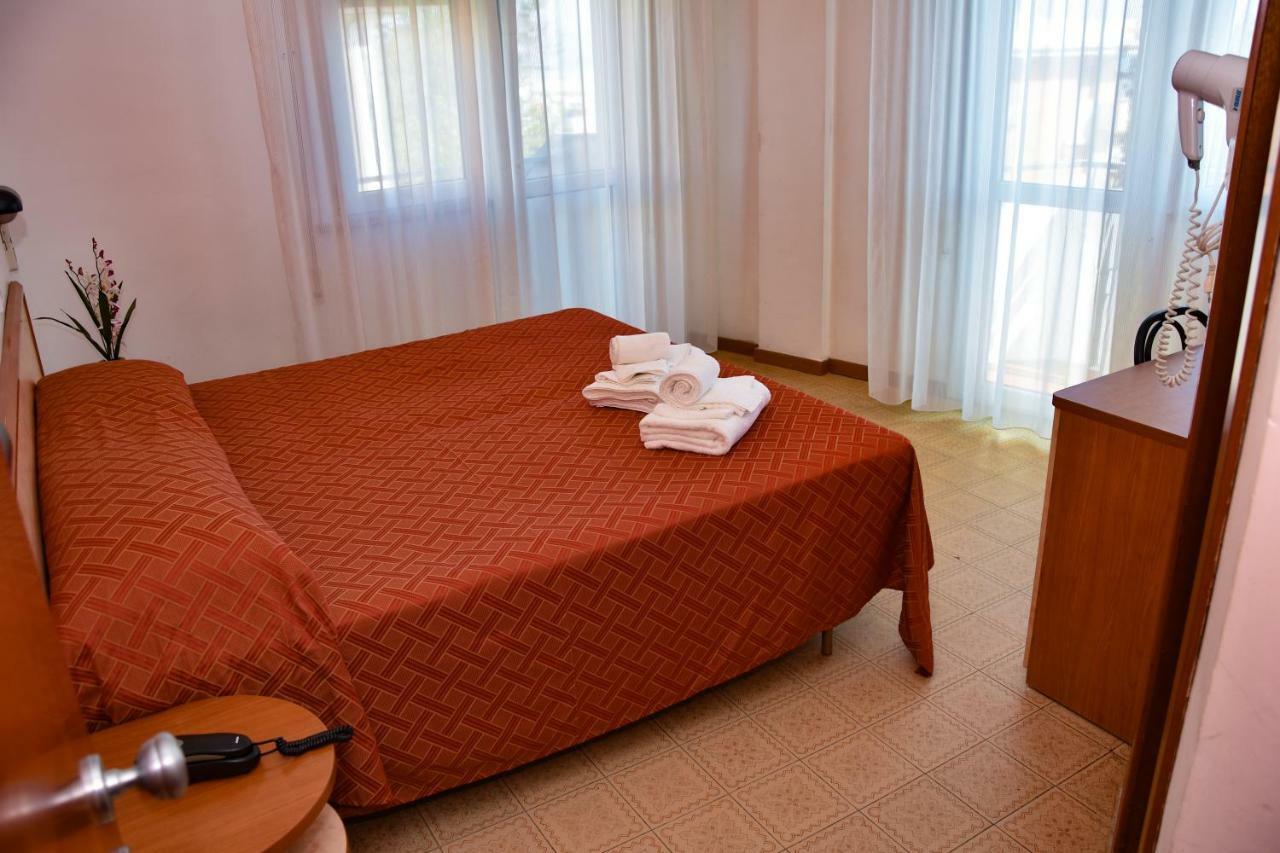 Tyc Hotel Viserbella di Rimini Extérieur photo